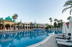 KAMELYA COLLECTION FULYA HOTEL Pools & Beach